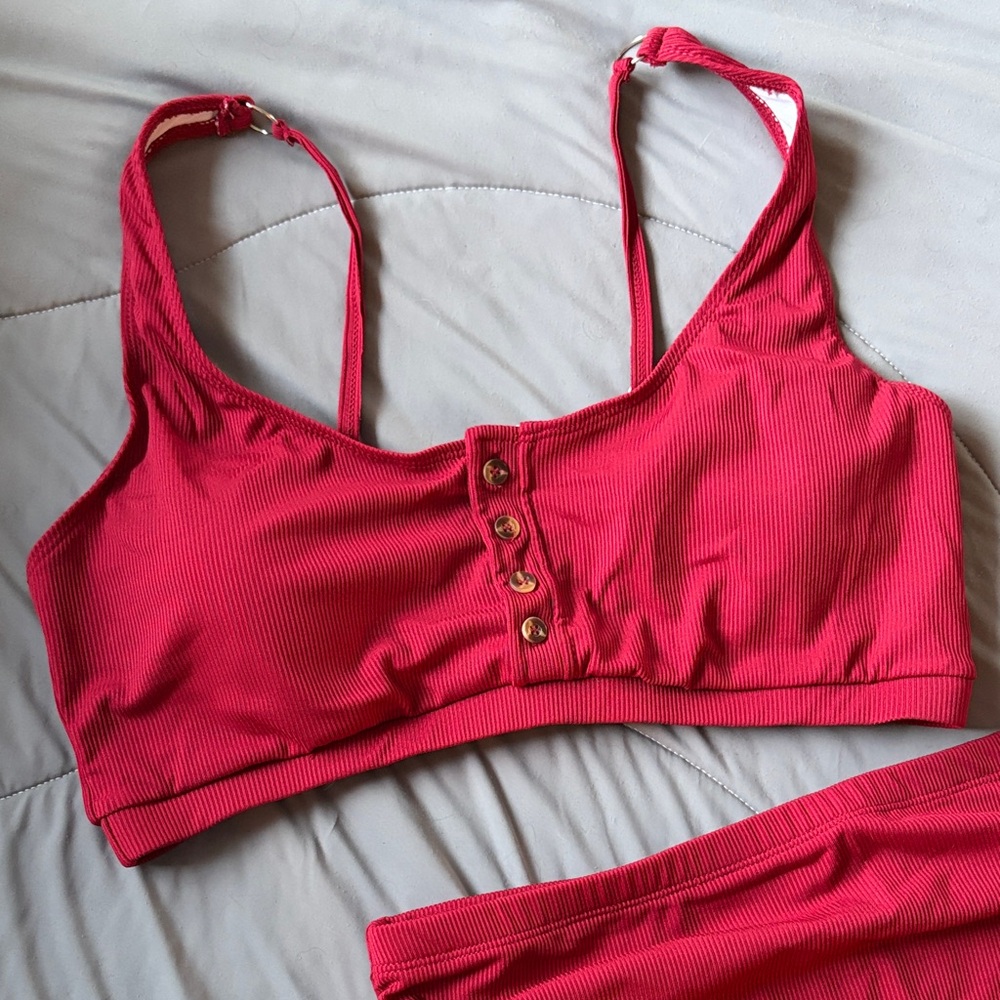 Stylish Ribbed Button-Front Bikini Top - red